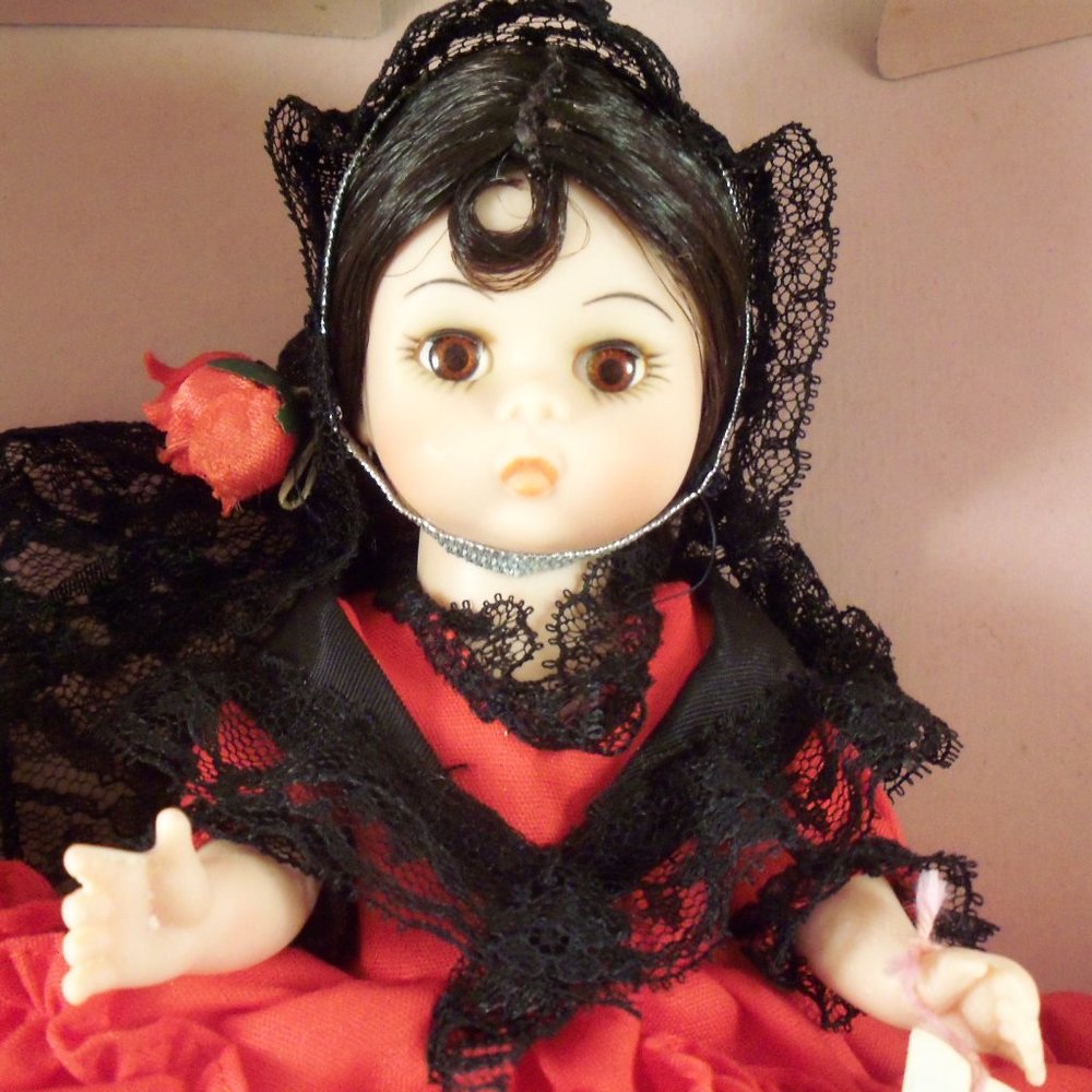 MADAME ALEXANDER 8 IN DOLL  MISS SPAIN